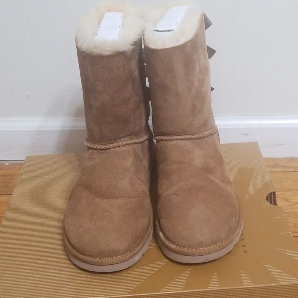 UGG Bailey Bow Chestnut